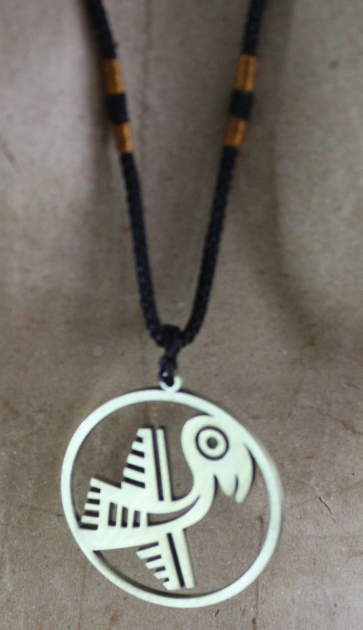 Zwarte toutjes ketting met goudkleurige hanger