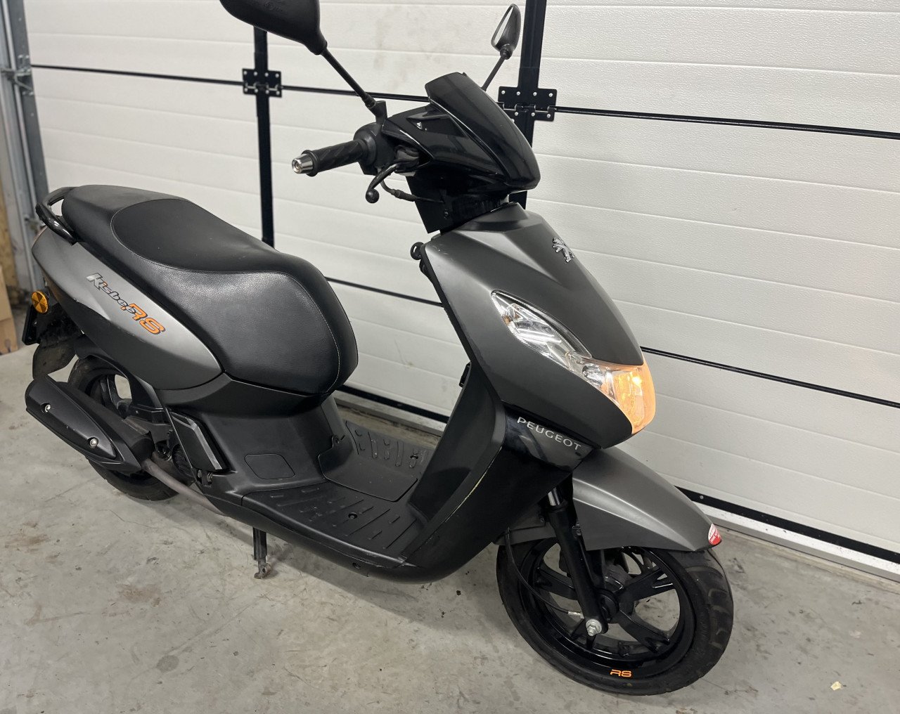 Peugeot Kisbee RS 2015 snor scooter