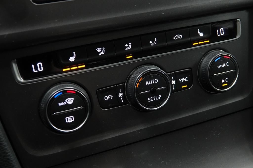 Volkswagen Golf 1.2 tsi highline | acc | pdc | stoelverw. |