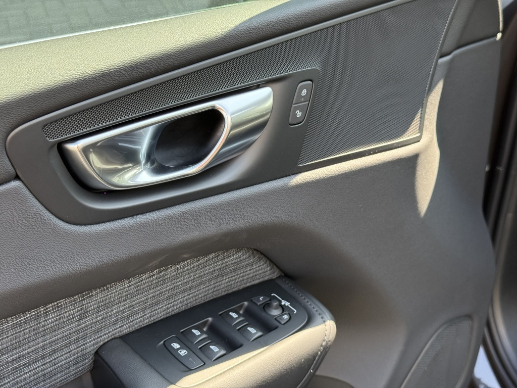 Volvo XC60 t6 awd gt essential driver assist