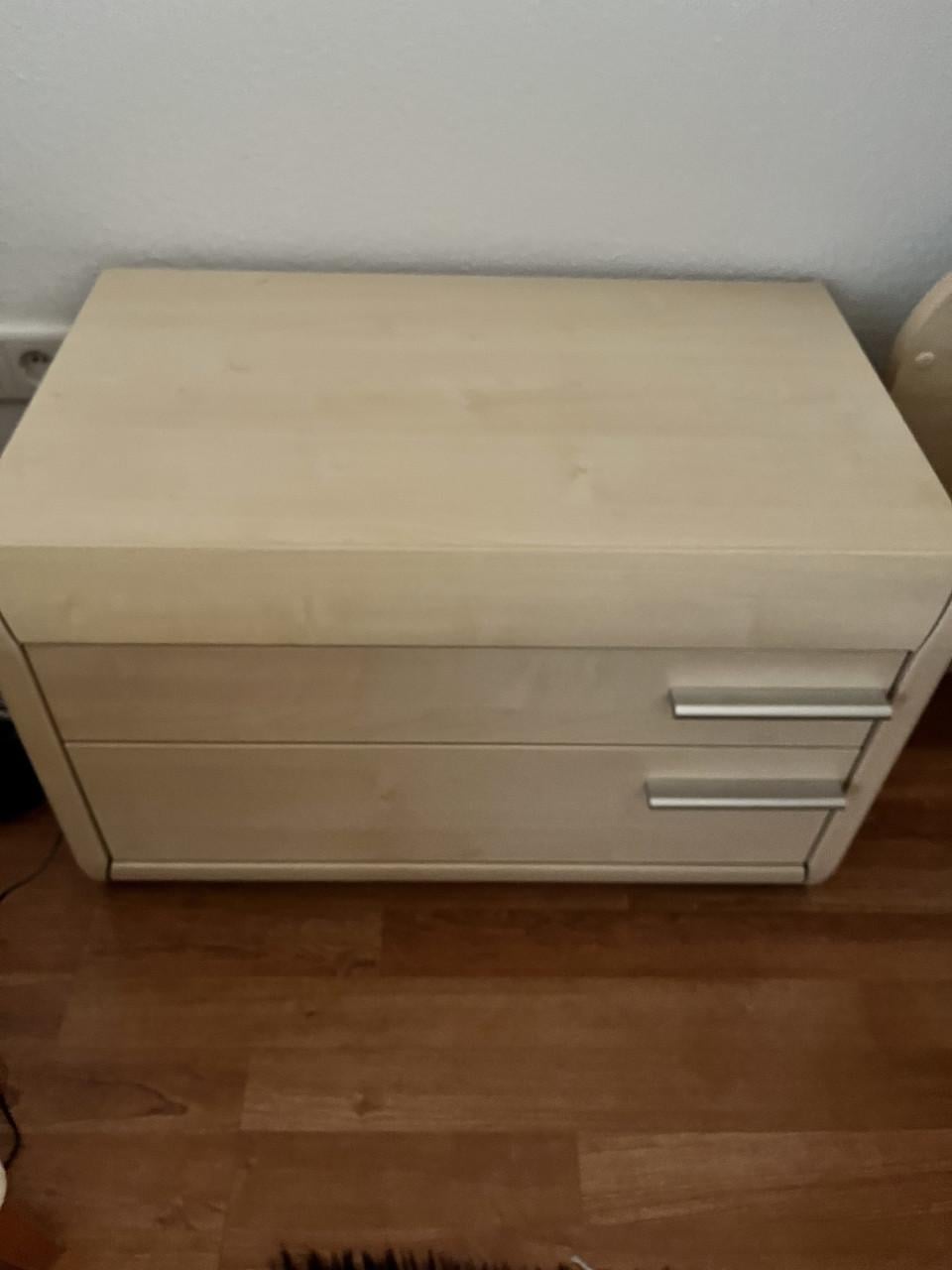 Te koop bed 140x200 + nachtkastjes+kast