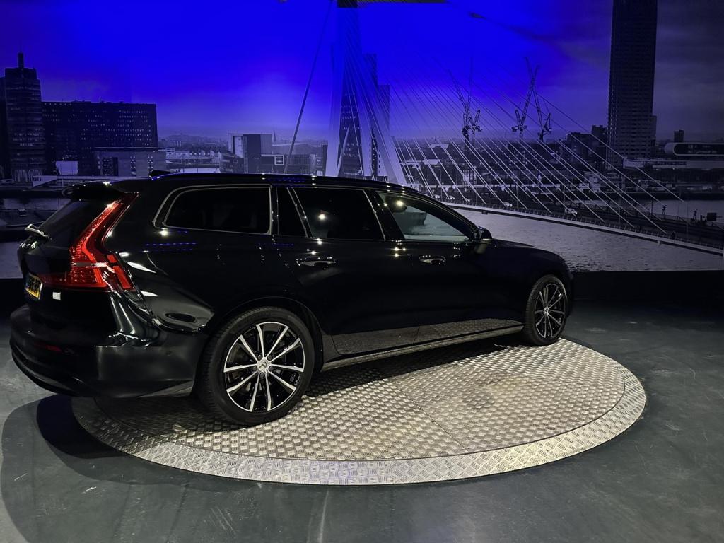 Volvo V60 2.0 t6 plug-in hybrid awd plus dark long range my2023 *1e eigenaa