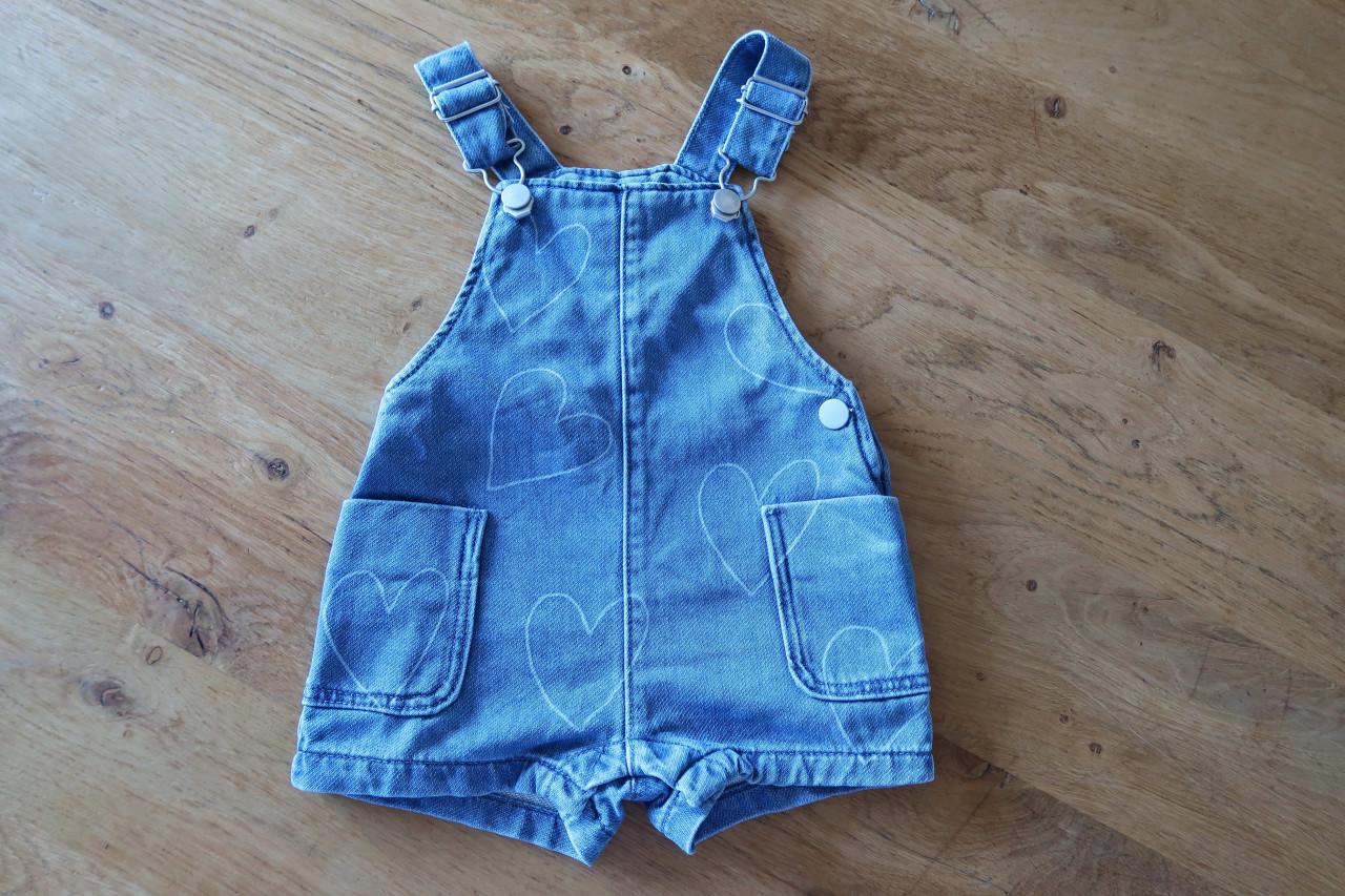 Babykleding in spijkerstof/denim €2,50 per stuk, alles zo goed als nieuw!