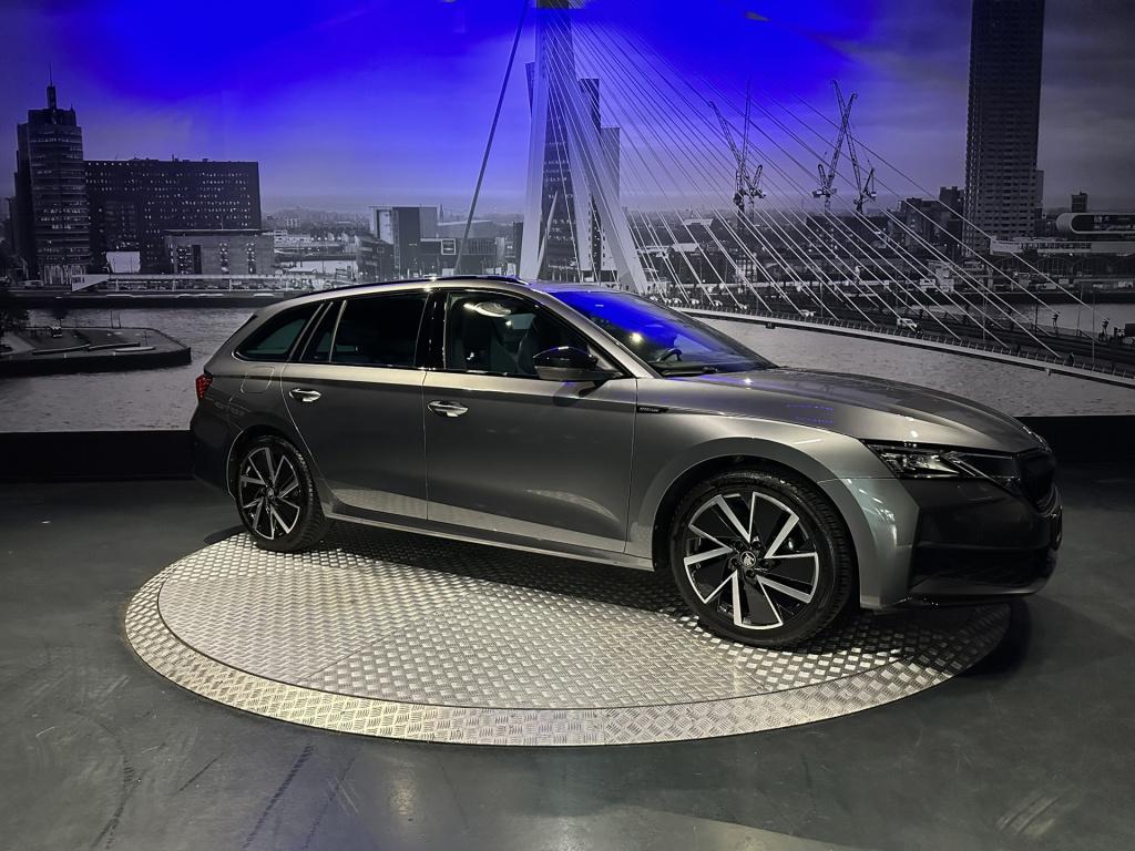 Skoda Octavia combi 1.5 tsi mhev sportline tour*pano*keyless*360*matrix*hea