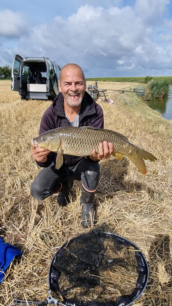 Grotekarpers vangen in de polder bij Karpervisserij Koudekerke € 17,50
