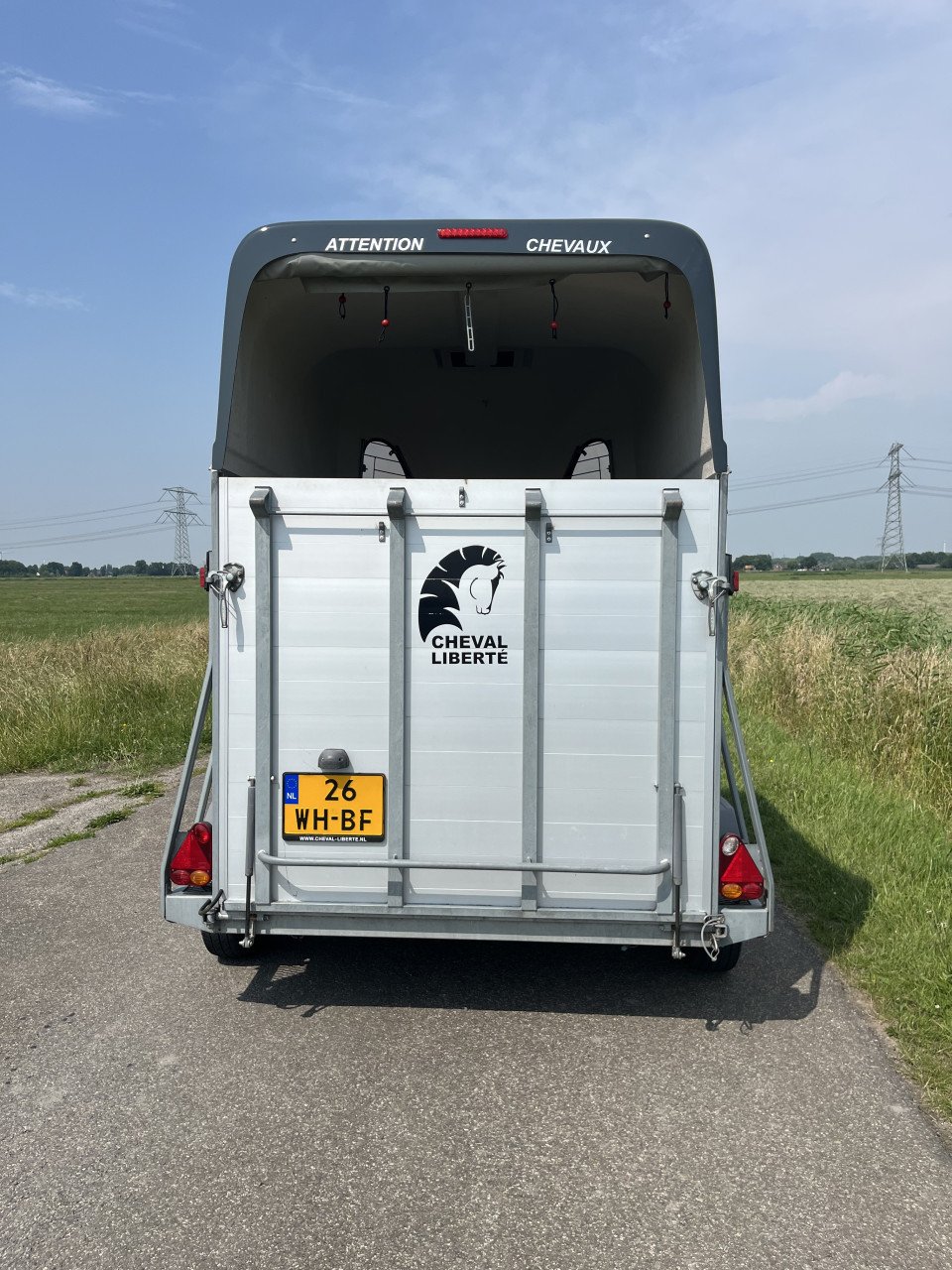 Volledig aluminium 2 paards Cheval Liberte met zadelkamer