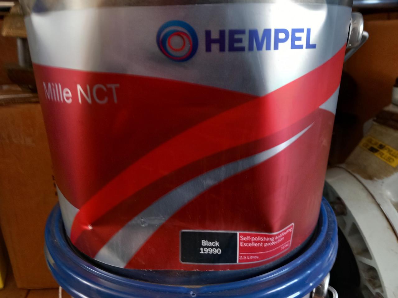 Te koop twee nieuwe 2,5 liter  bussen antifouling van hempel zelfslijpend