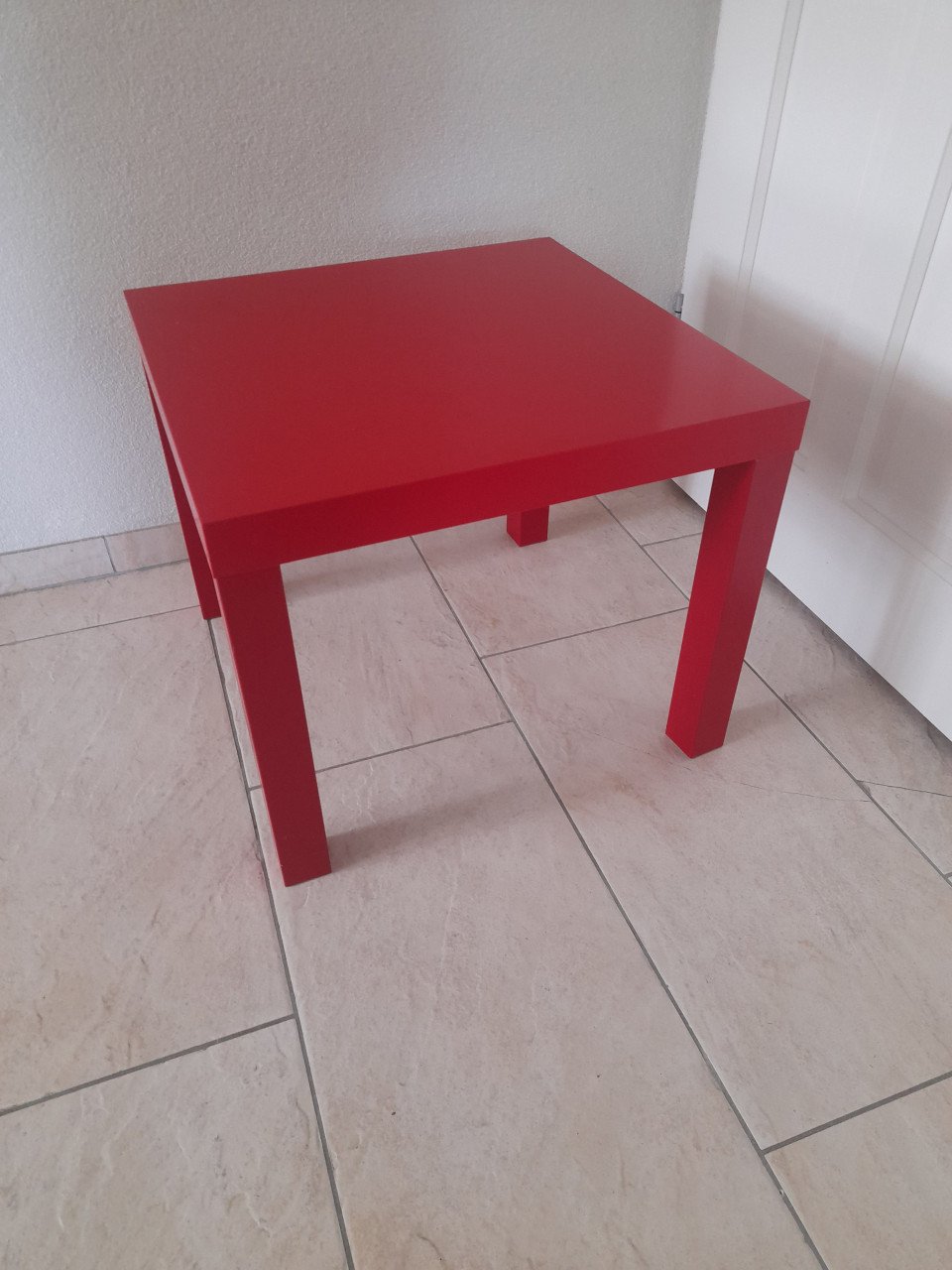 Klein tafeltjes 55 x 55 x 45H (in goede staat )