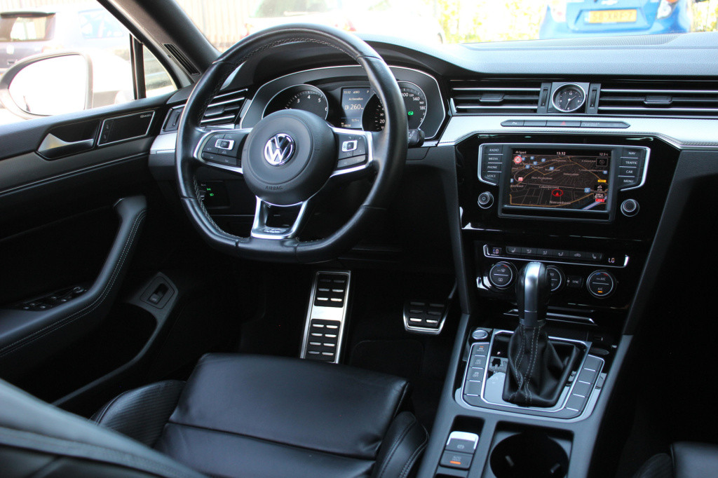 Volkswagen Passat variant 2.0 tsi 220pk highline r-line | dynauidio | acc |