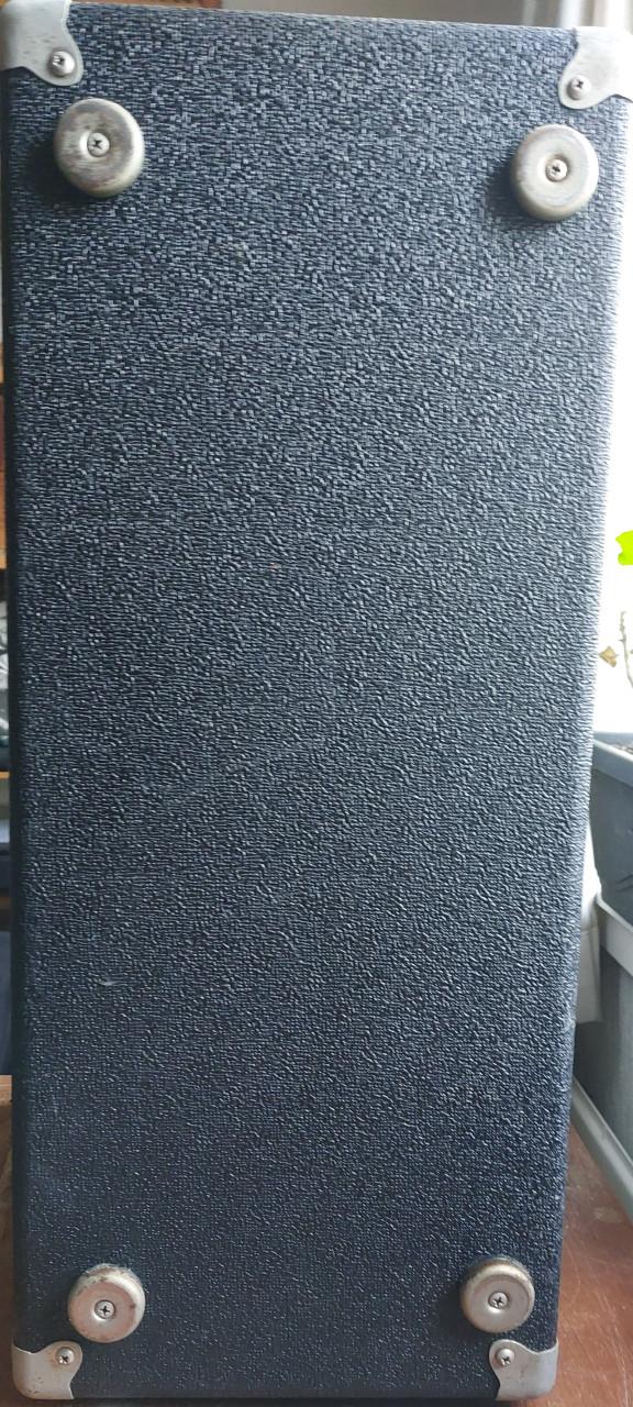 Peavey 210 Column 16 Ohm PA Speakers (Pair)