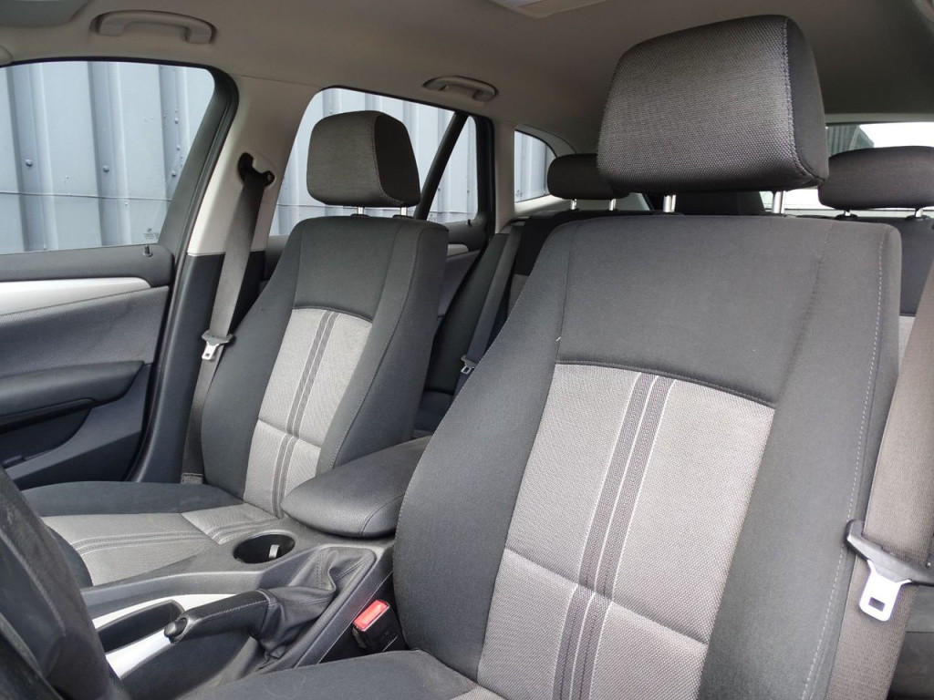 BMW X1 sdrive18i executive | bluetooth | stoelverwarming | 18"