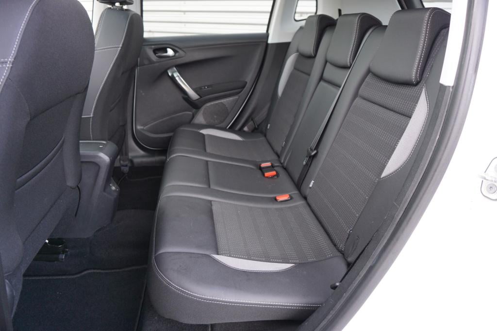 Peugeot 2008 1.2 puretech allure climate / navi / cruise / pano / parkeers.