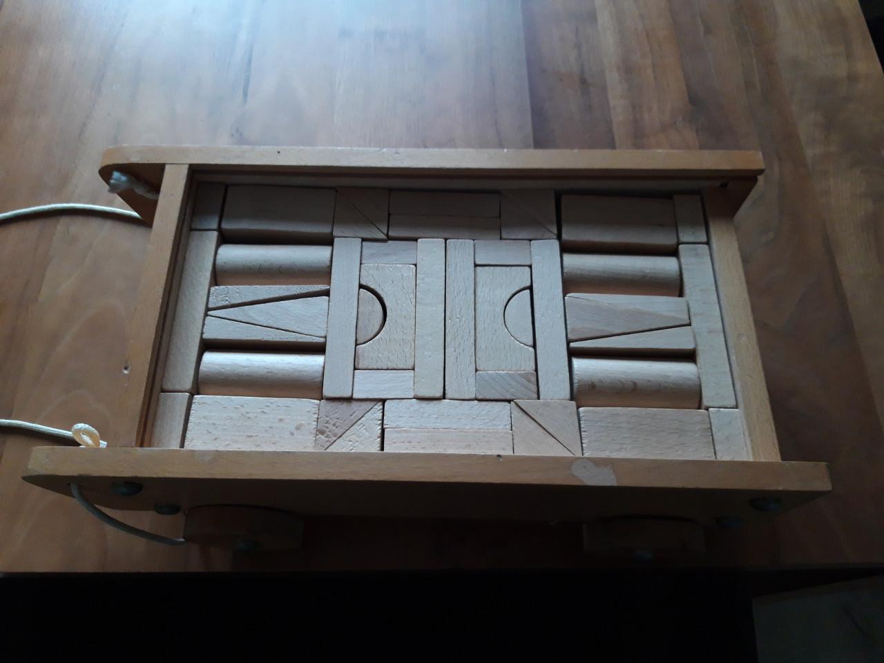 Houten blokken in wagen ( compleet )