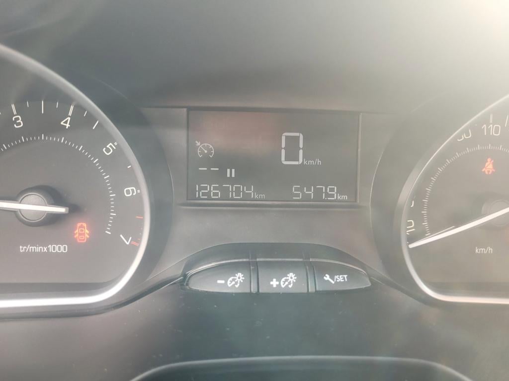 Peugeot 2008 1.2 puretech blue lion carplay