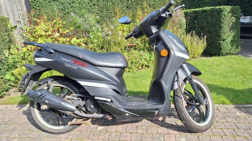 Scooter Peugeot Tweet te koop.