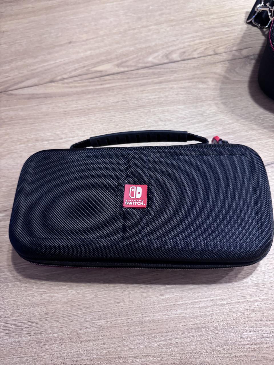 Nintendo Switch V1 grijs met accessoires.