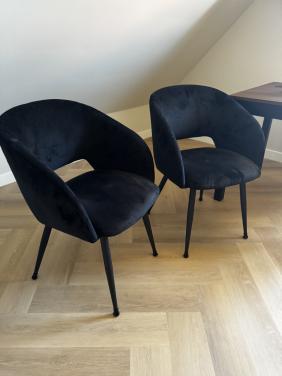 Zwarte stoelen