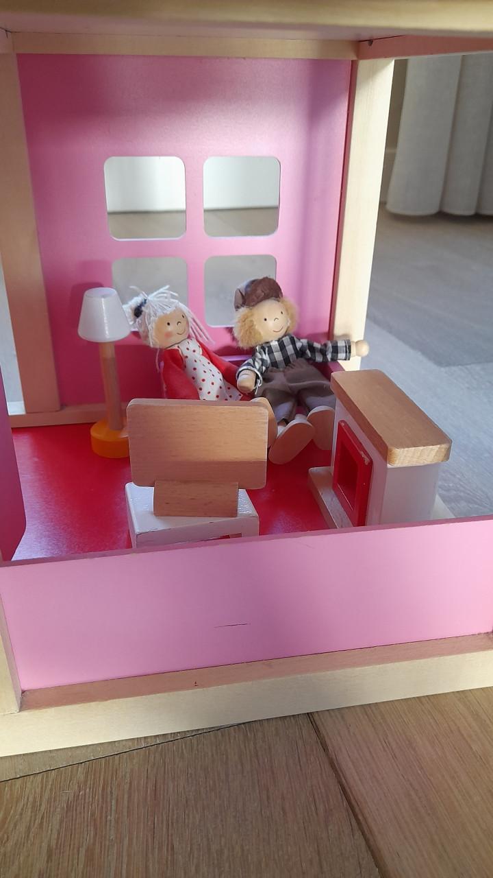 Poppenhuis, netjes en compleet