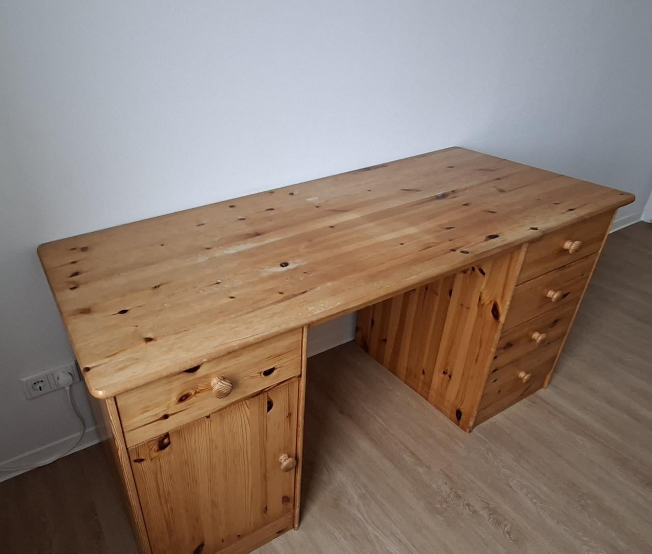 Eikenhouten bureau