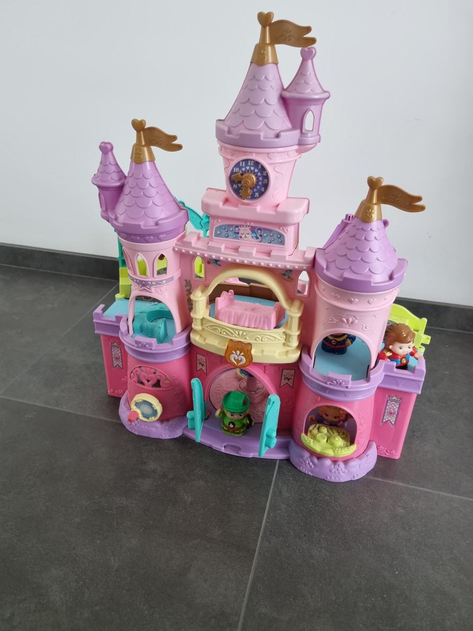 Kasteel met poppetje en paarden