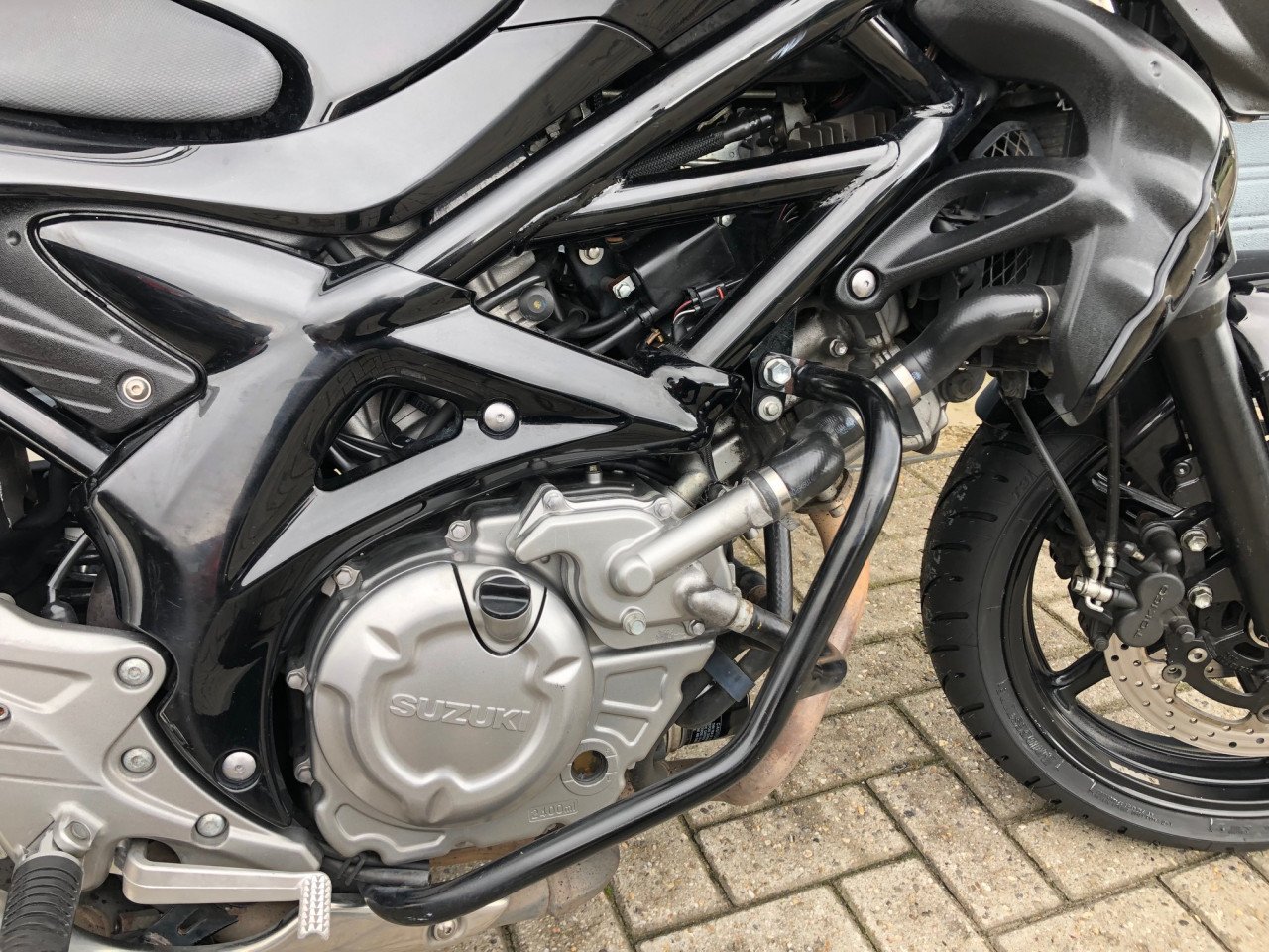 Suzuki Gladius 650 met ABS uit 2013, net onderhoud gehad, nwe banden €3250-