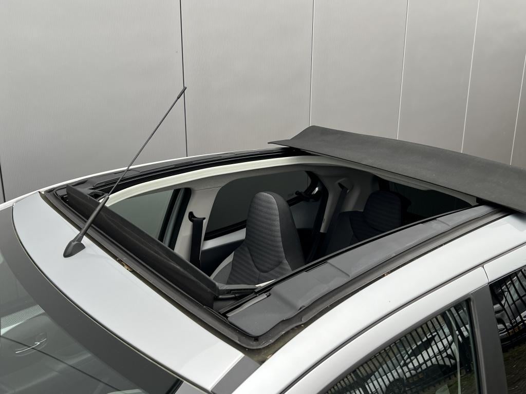 Toyota Aygo 1.0 vvt-i x-first cabrio | subwoofer | instaplijsten| uitlaatsi