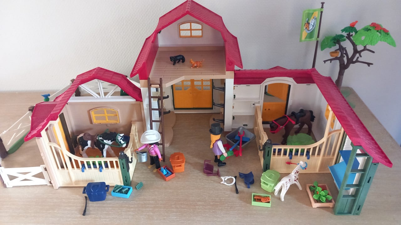 Playmobil manege met boxen en weides set 6926