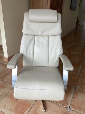 Prominent sta-op stoel S-100(3 motoren)NP6200 SHOWROOMSTAAT