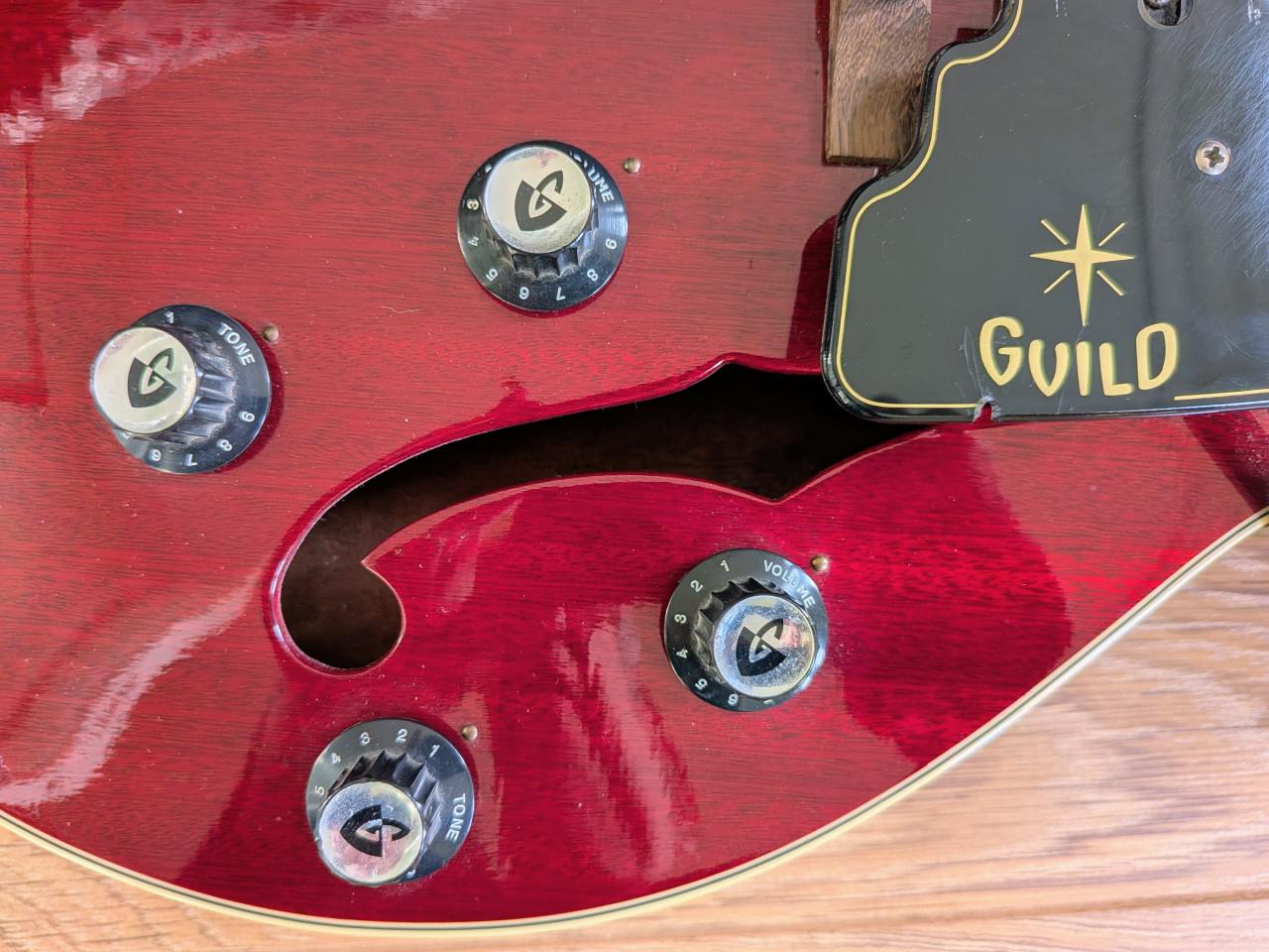 Guild Starfire 4 semi-hollow elektrische gitaar, kleur Cherry Red