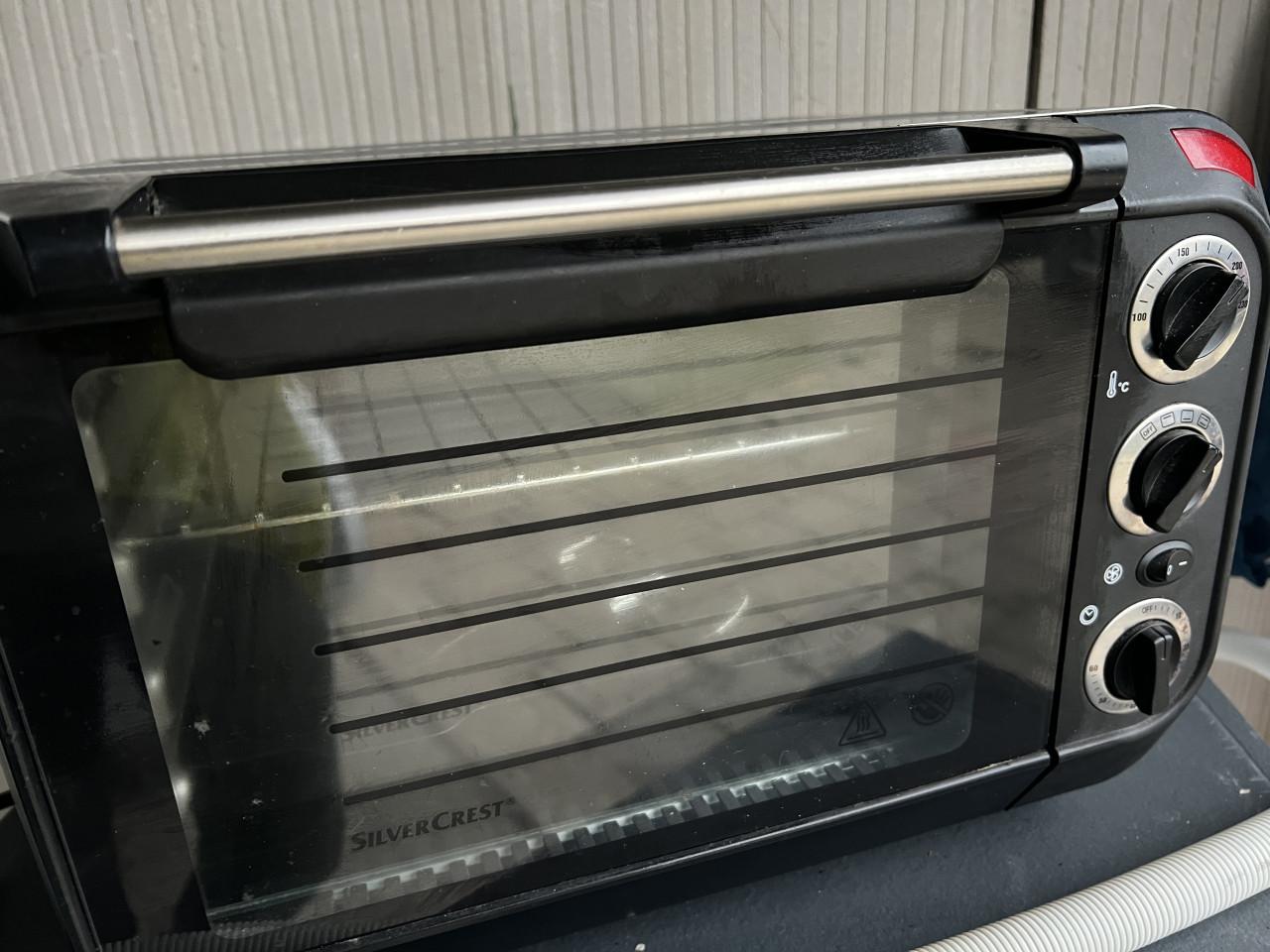 Mini bak Oven 130w als nieuw schoon nieuwprijs €60,-