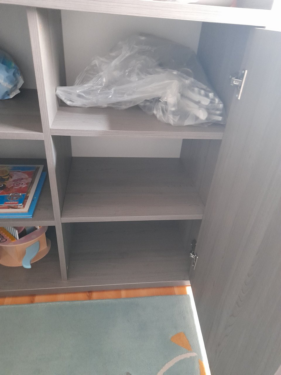 Commode in het grijs