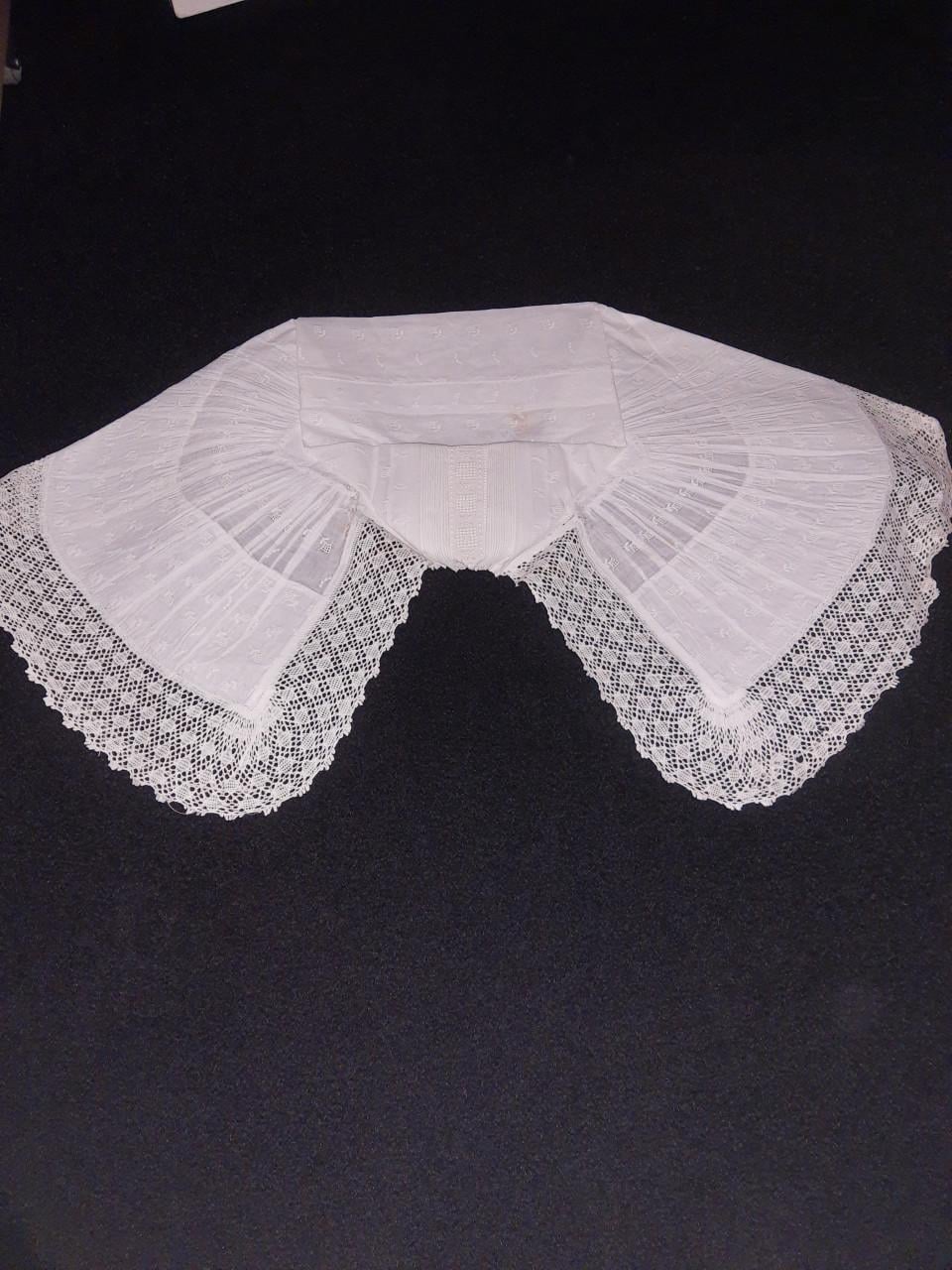 Zuid-Bevelandse klederdracht kleding    n.o.t.k.