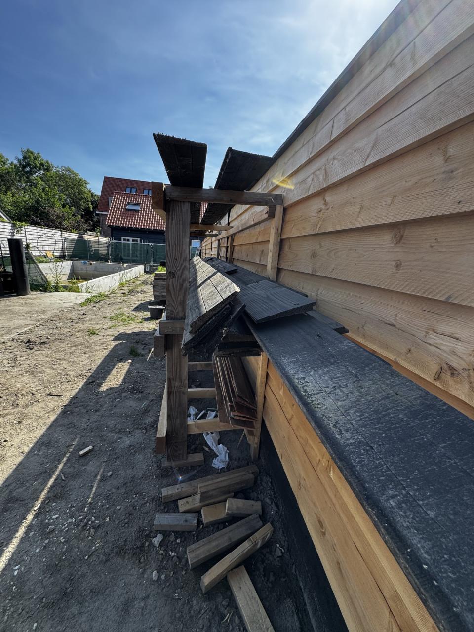 Gratis hout en isolatie (blokhut wordt gesloopt).