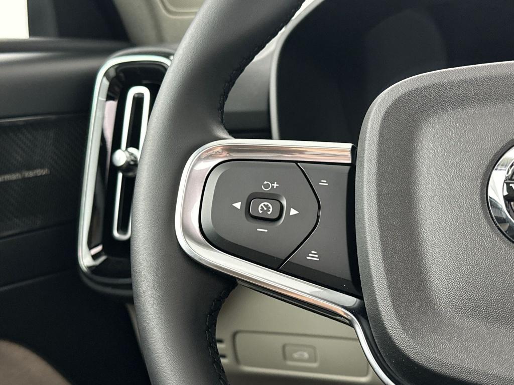 Volvo XC40 b4 gt plus dark pano