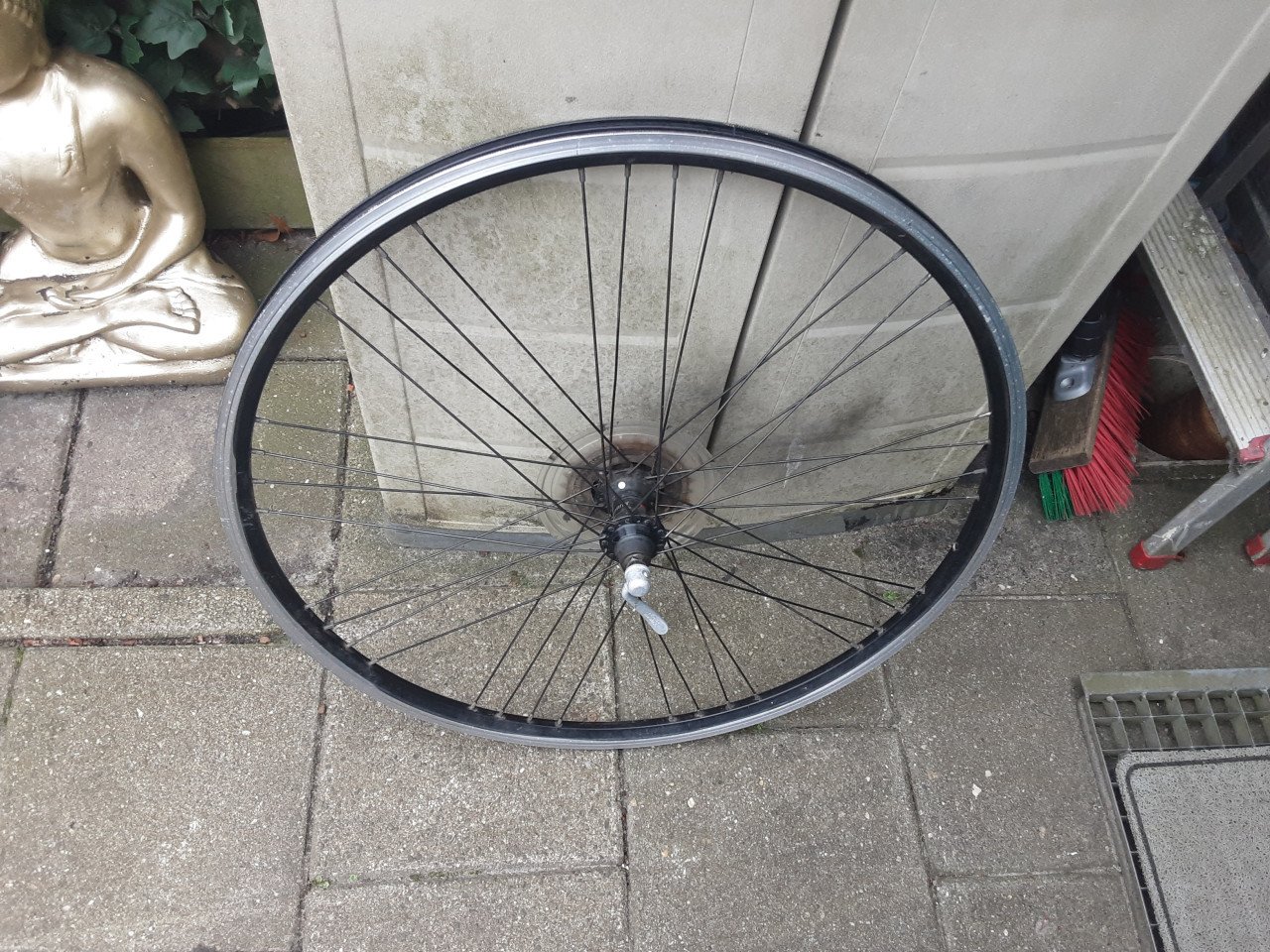 28 inch shimano achterwiel, 8 speed cassette, uitvalnaaf