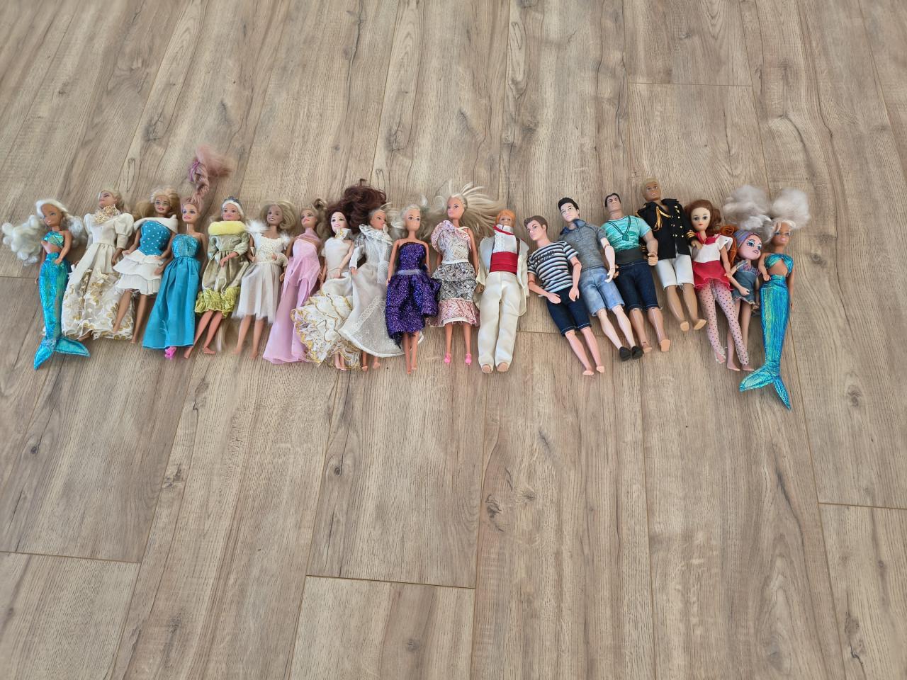 20 barbies met extra's