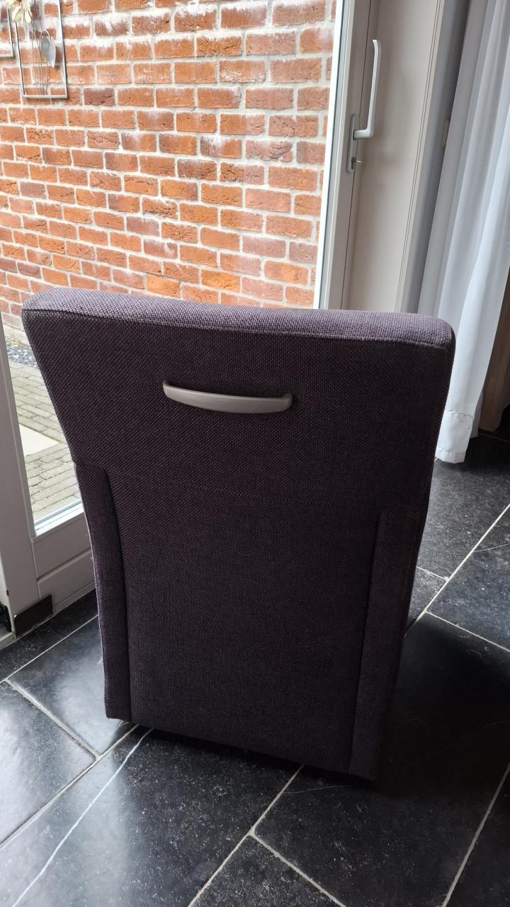 Tafel met stoelen