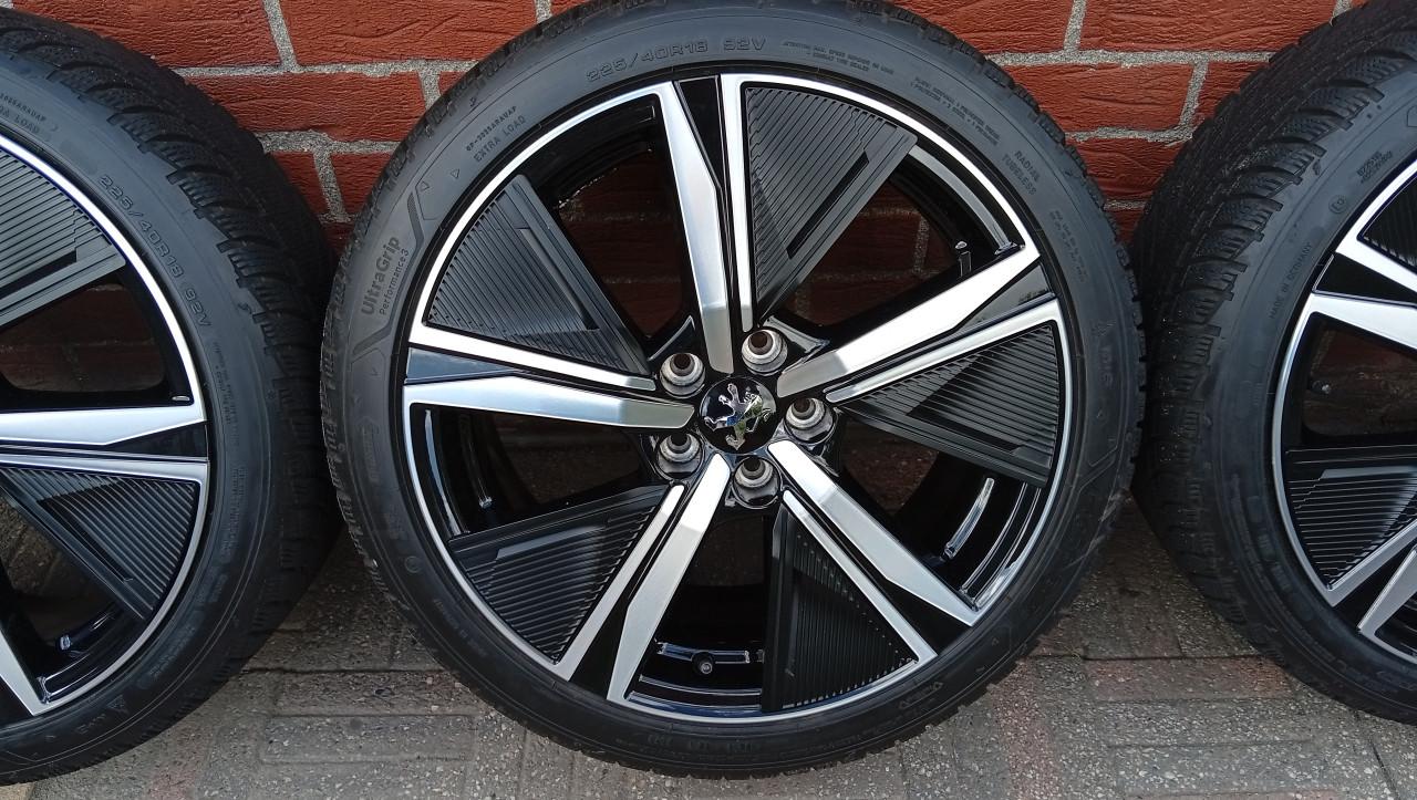 Originele Peugeot 308/Astra-L 18 inch exclusieve winterset