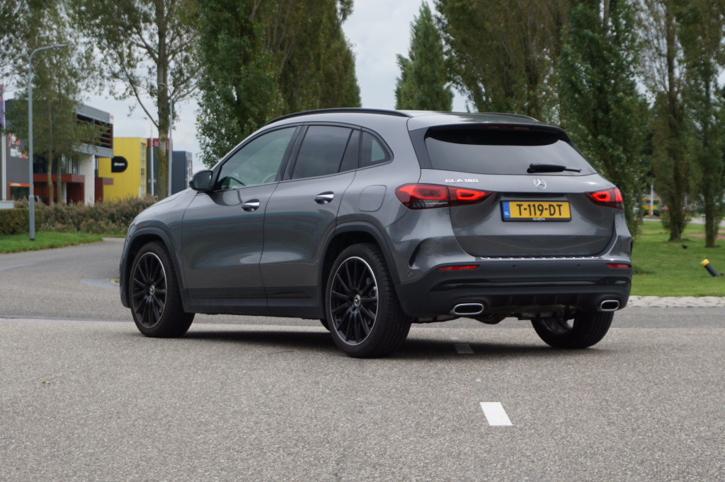 Mercedes-Benz Gla-klasse 180 amg line l automaat i achteruitrij camera l te