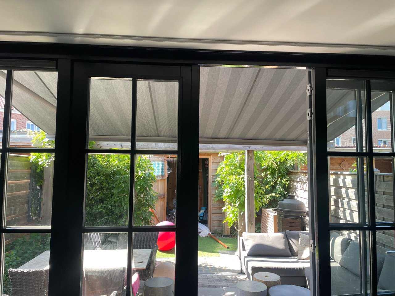 Zonnescherm/knikarmscherm electrisch