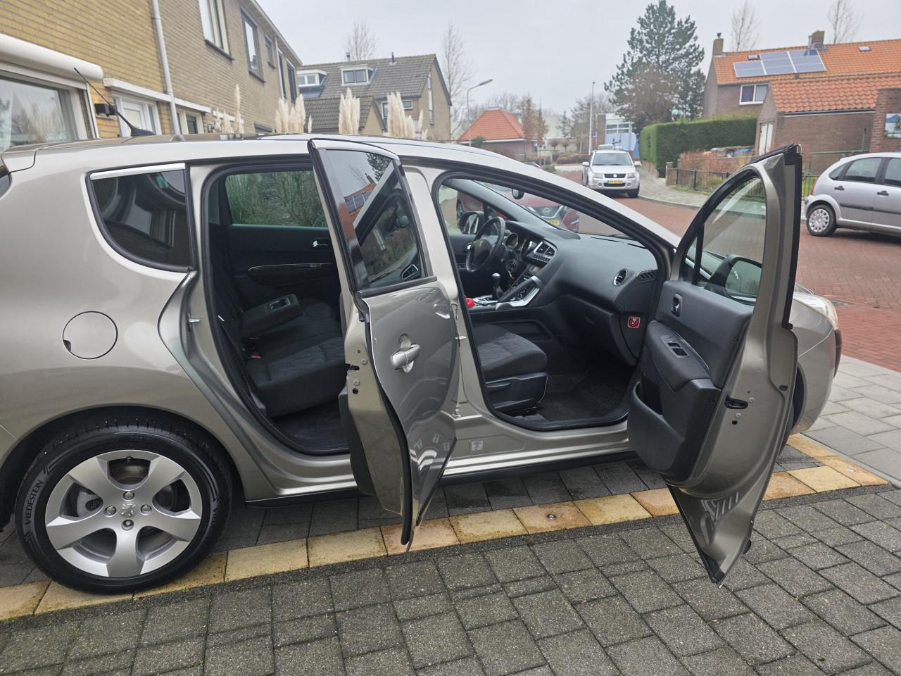 Tekoop zeer mooie Peugeot 3008 1.6 VTI Premiére