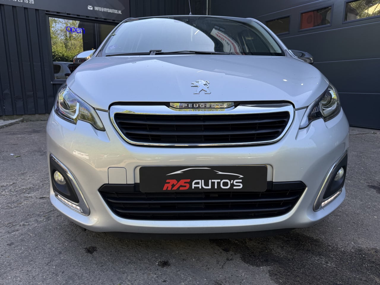 Peugeot 108 1.0 e- VTi Automaat/ Led/ Scherm/ Lane/ Airco/ Full option