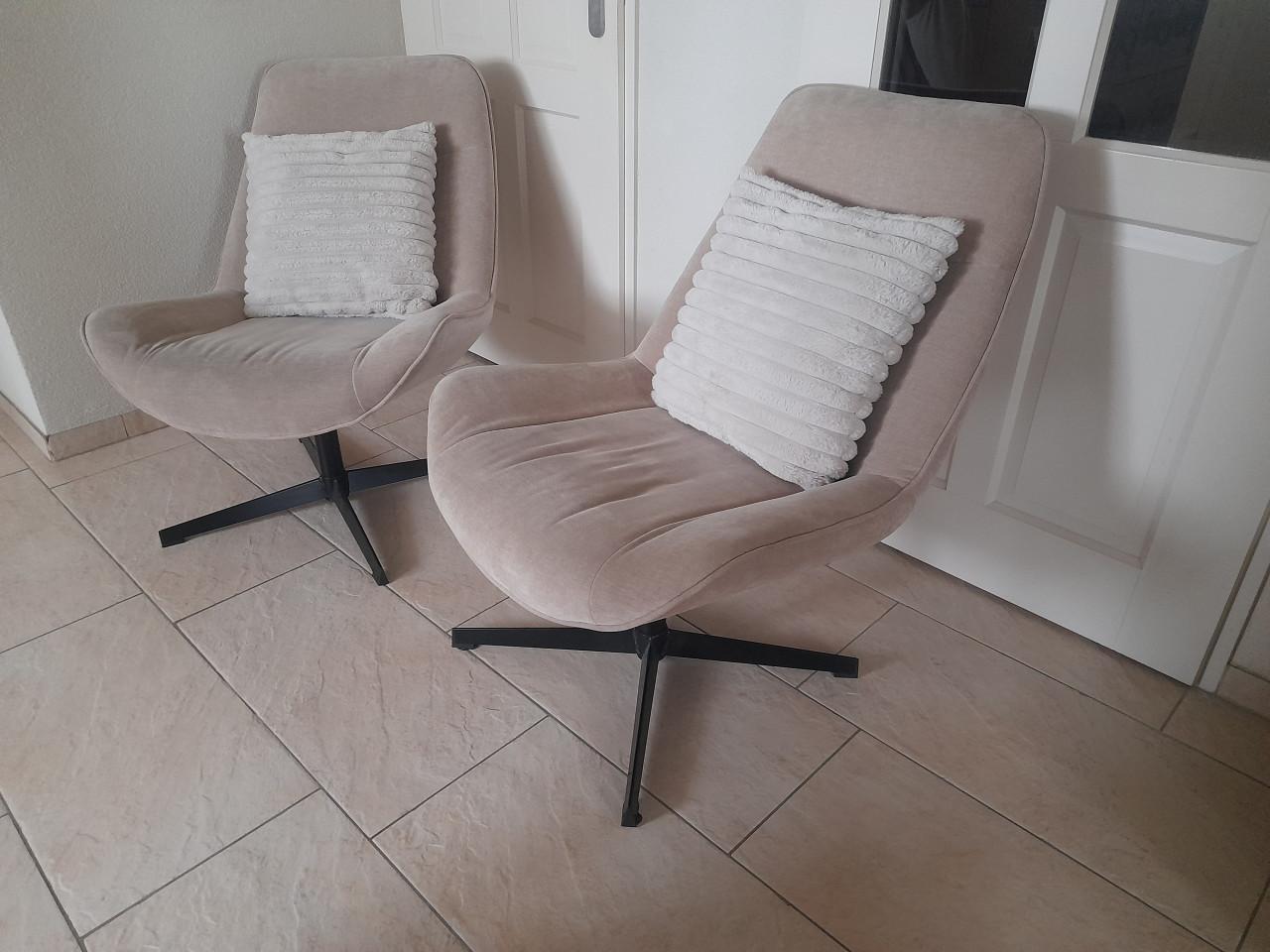 2 Leuke stoelen (in goede nette staat)
