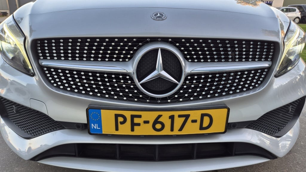 Mercedes-Benz A-Klasse 180 bus.sol amg*led*navi*stoelvrw*18 inch*leder*zwar