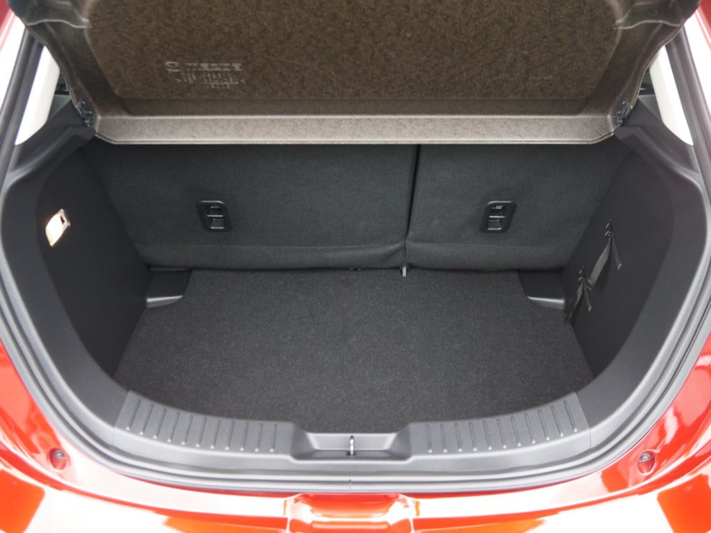 Mazda 2 1.5 skyactiv-g luxury i-activsense|rijklaar