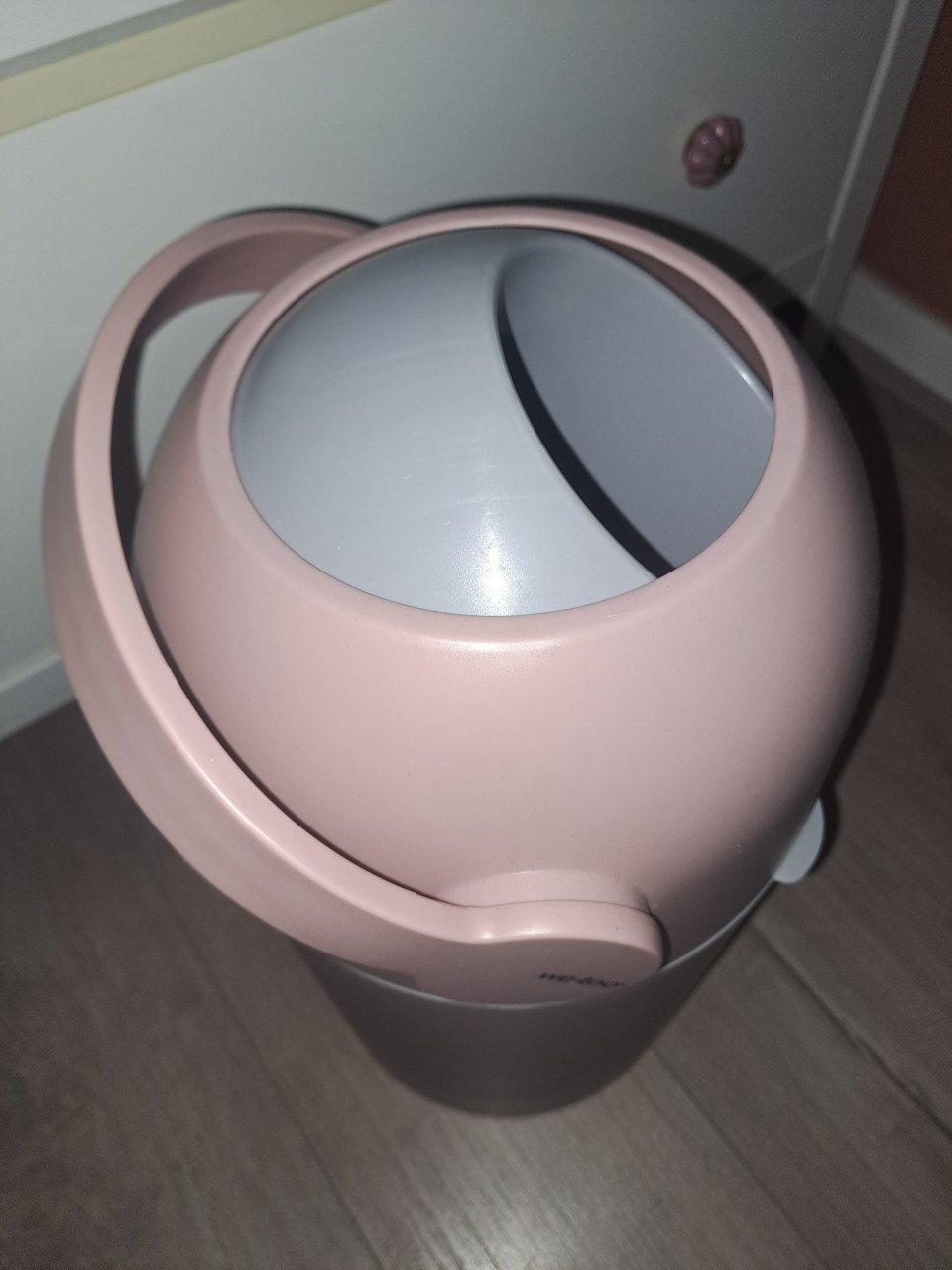 We-too oud roze luieremmer