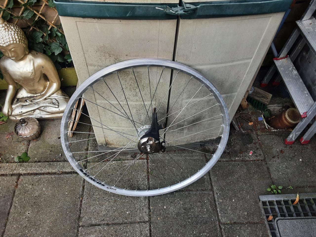 Batavus 28 inch shimano voorwiel, naafdynamo, rollerbrake rem