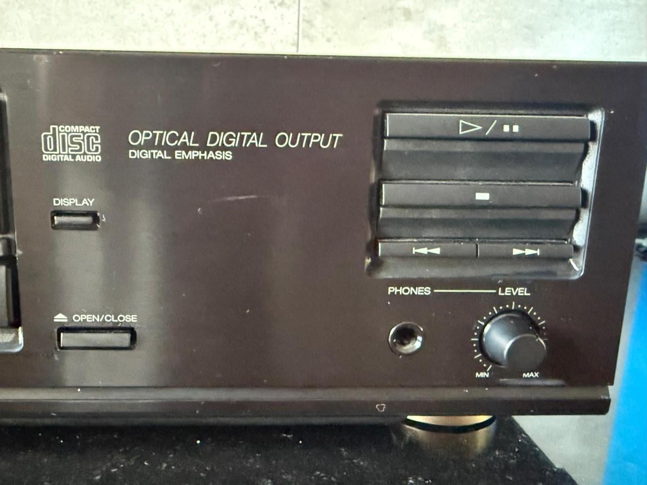 CD Player Akai CD-27
