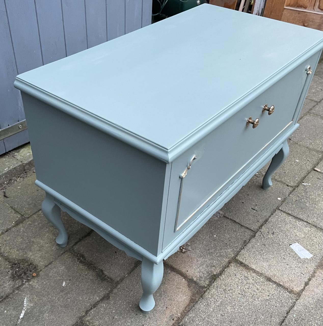 Landelijk brocante kastje