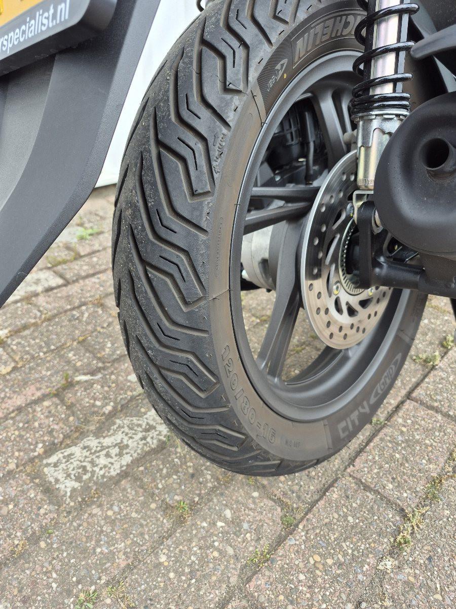 Honda SH125 Vetro motorscooter uit 2024
